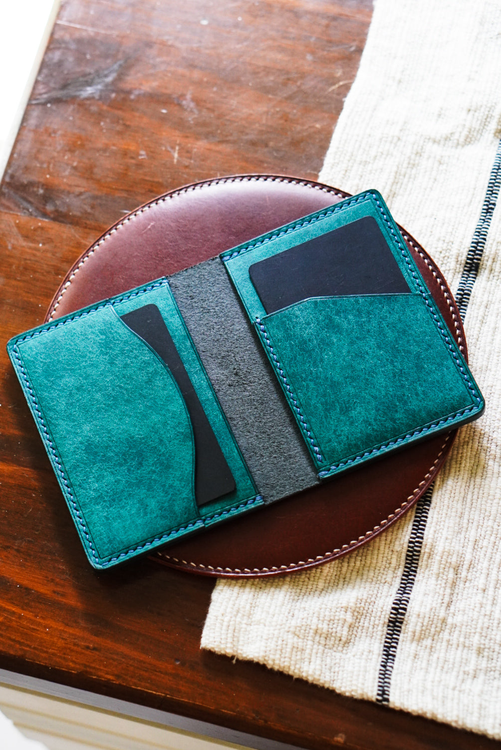 Nami Minimalist Bifold - Pueblo and Hatch