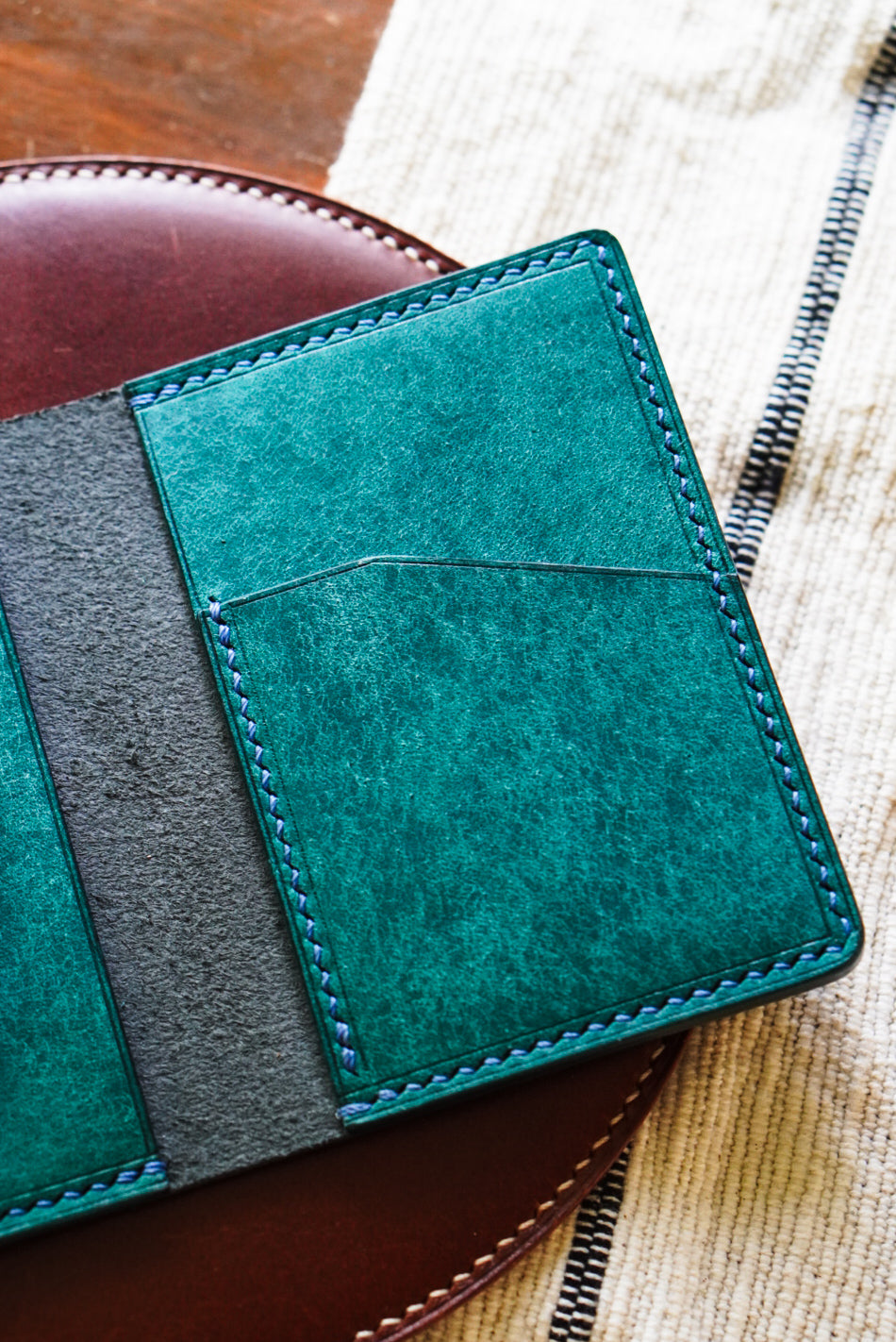 Nami Minimalist Bifold - Pueblo and Hatch