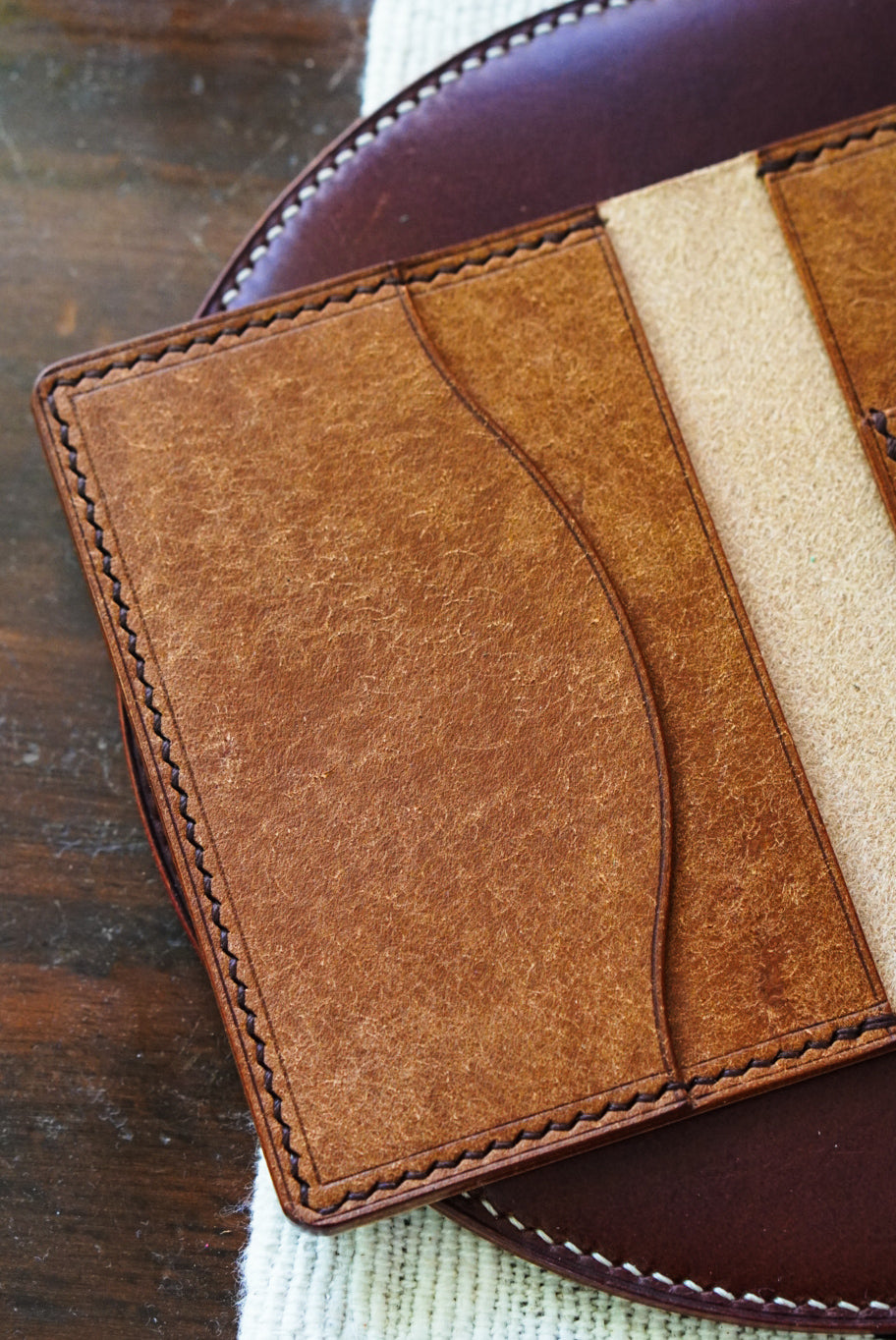 Nami Minimalist Bifold - Pueblo and Minerva
