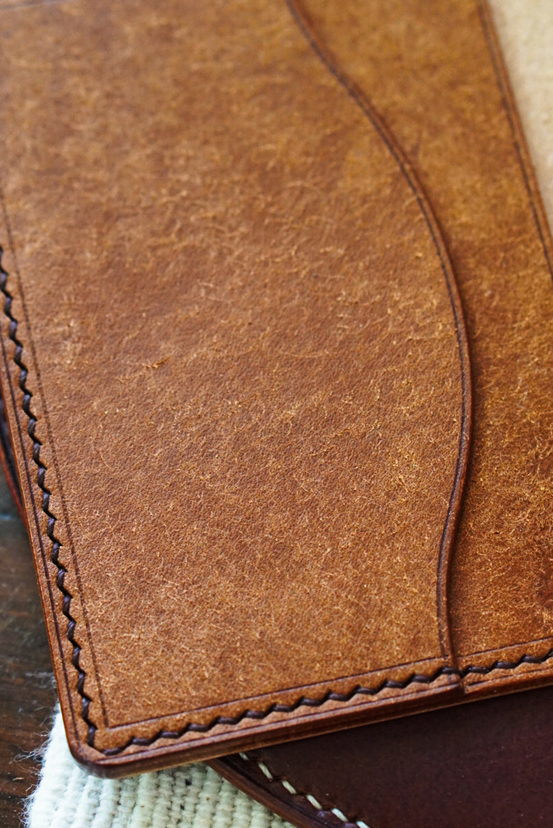 Nami Minimalist Bifold - Pueblo and Minerva