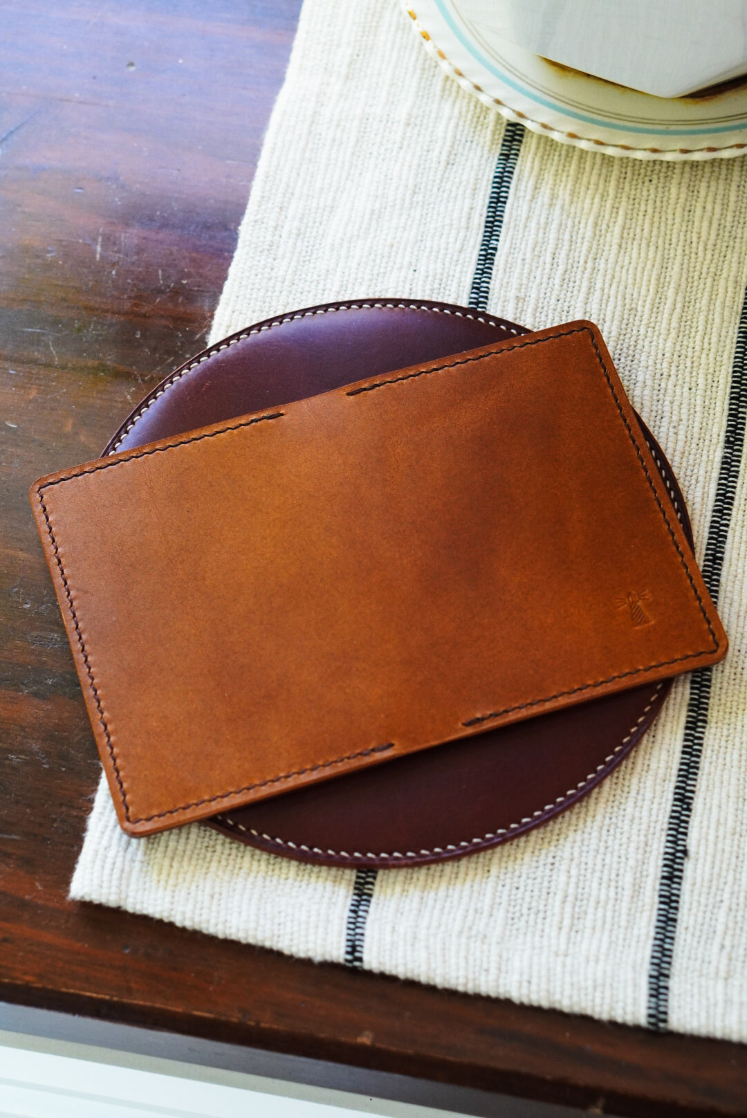 Nami Minimalist Bifold - Pueblo and Minerva