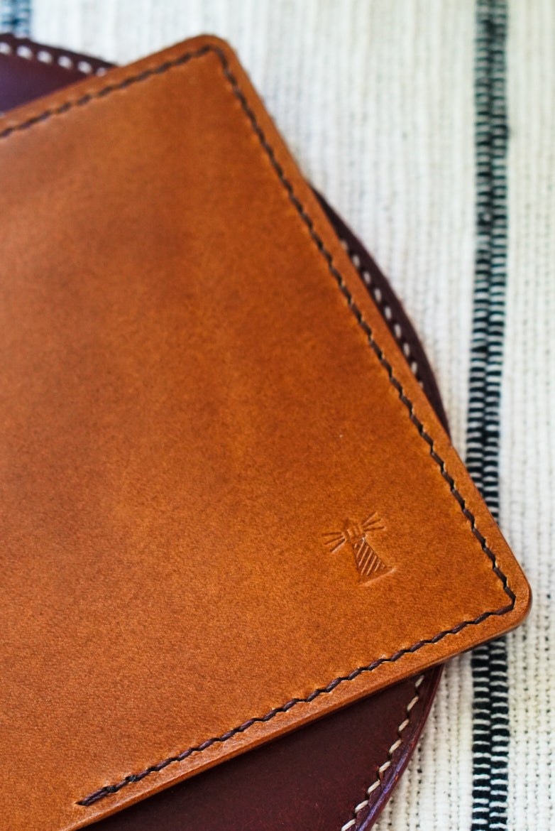 Nami Minimalist Bifold - Pueblo and Minerva