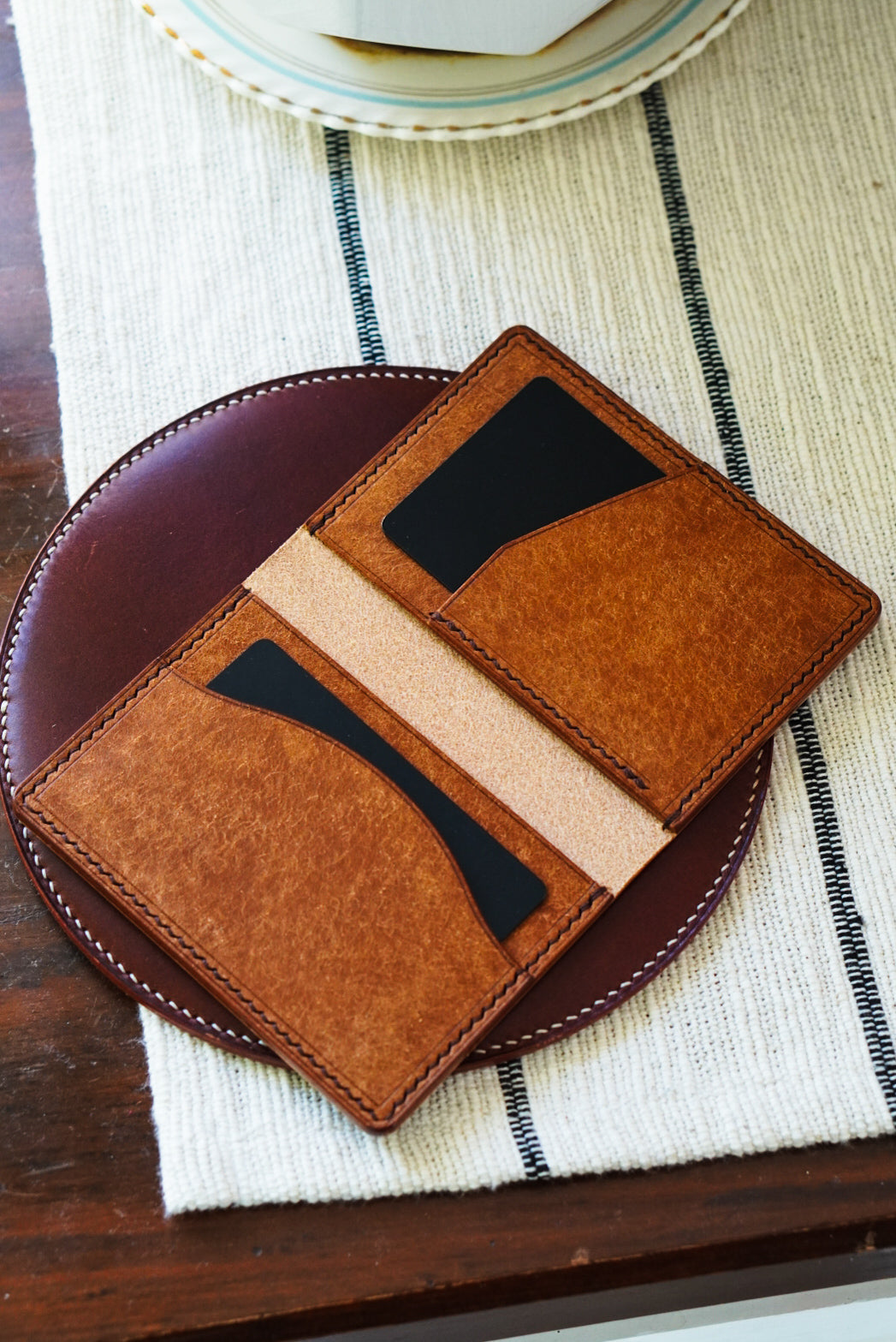 Nami Minimalist Bifold - Pueblo and Minerva