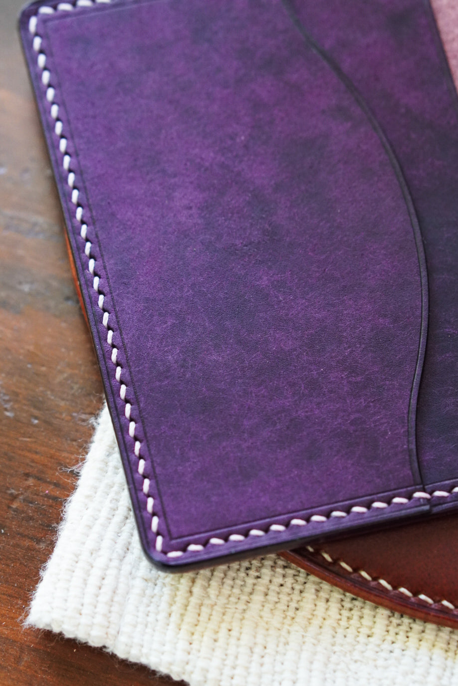 Nami Minimalist Bifold - Pueblo and Minerva