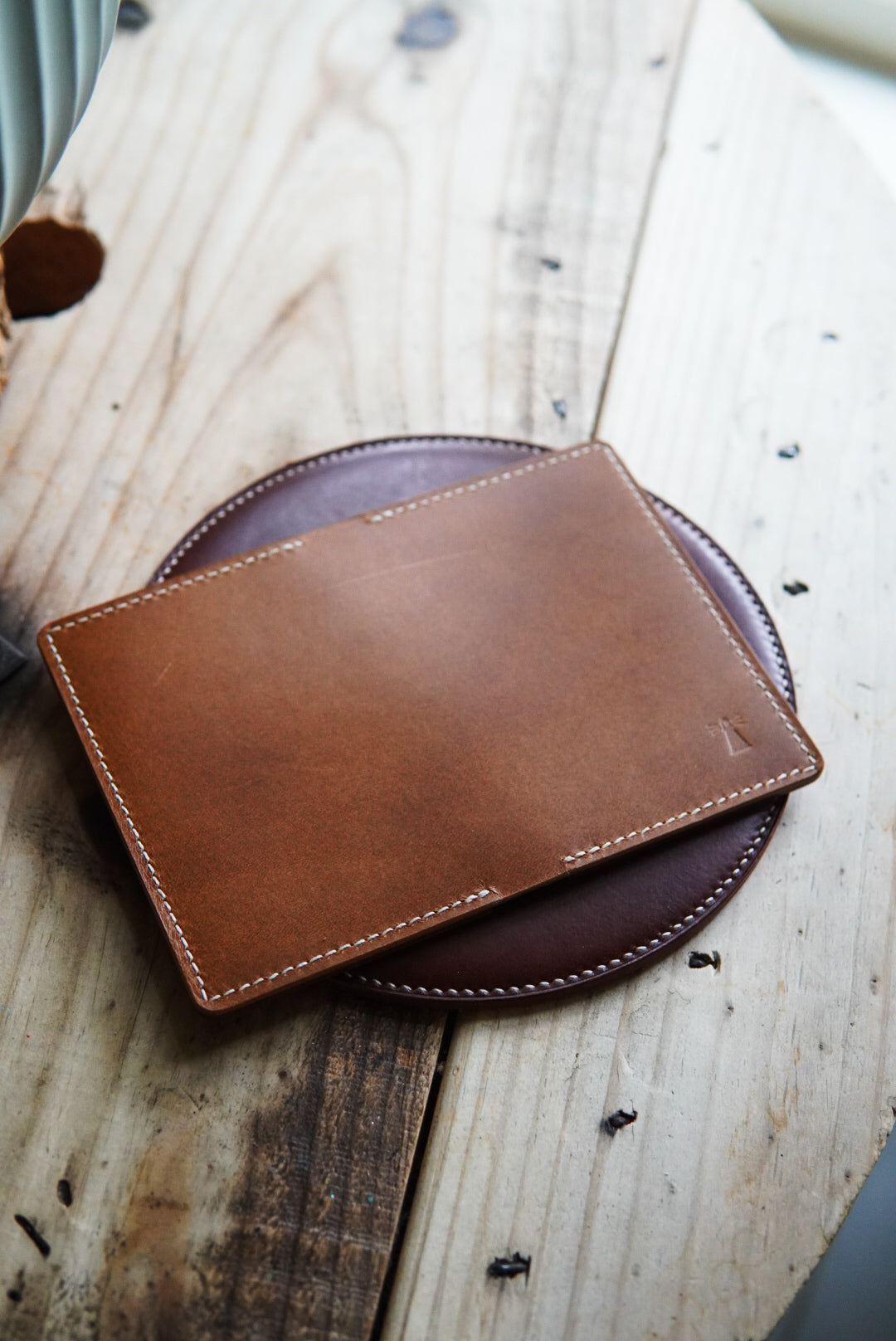 Beacon Vertical Bifold - Butter and Pueblo