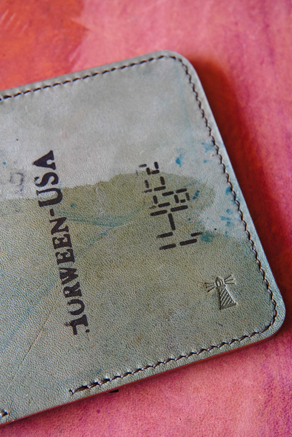 Nami Minimalist Bifold - Horween