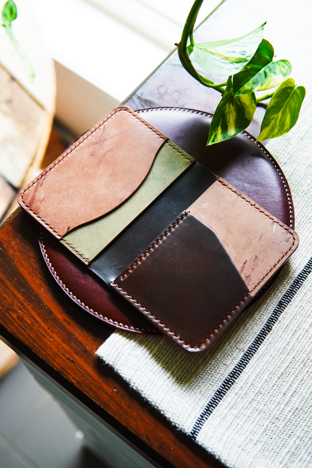 Nami Minimalist Bifold - Horween