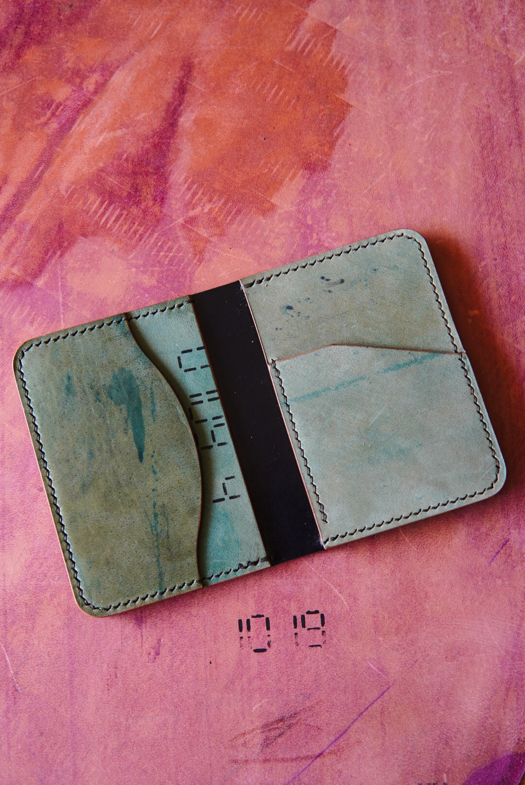 Nami Minimalist Bifold - Horween