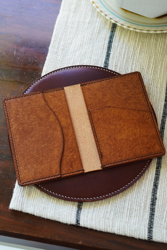 Nami Minimalist Bifold - Pueblo and Minerva