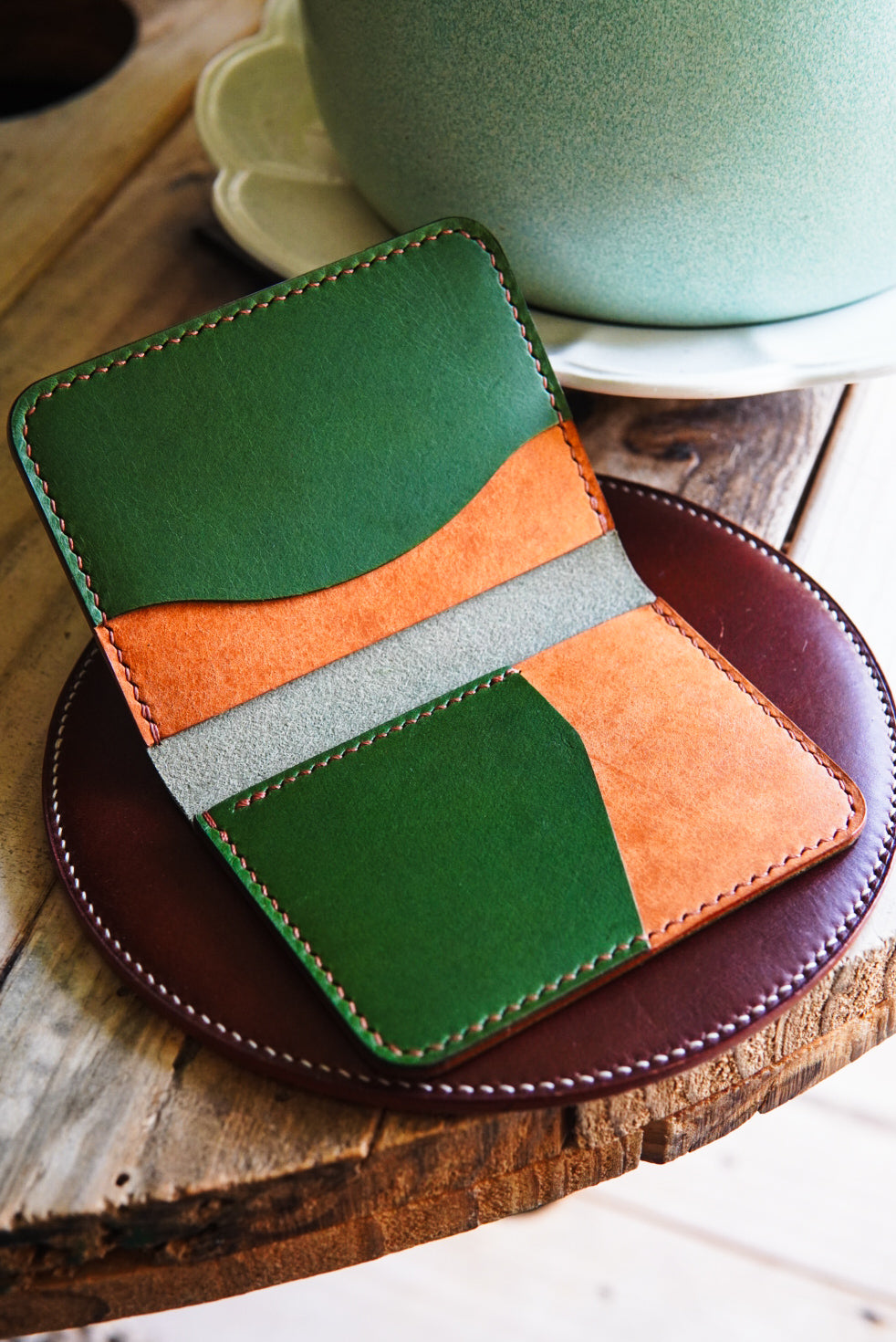 Nami Minimalist Bifold - Pueblo and Minerva