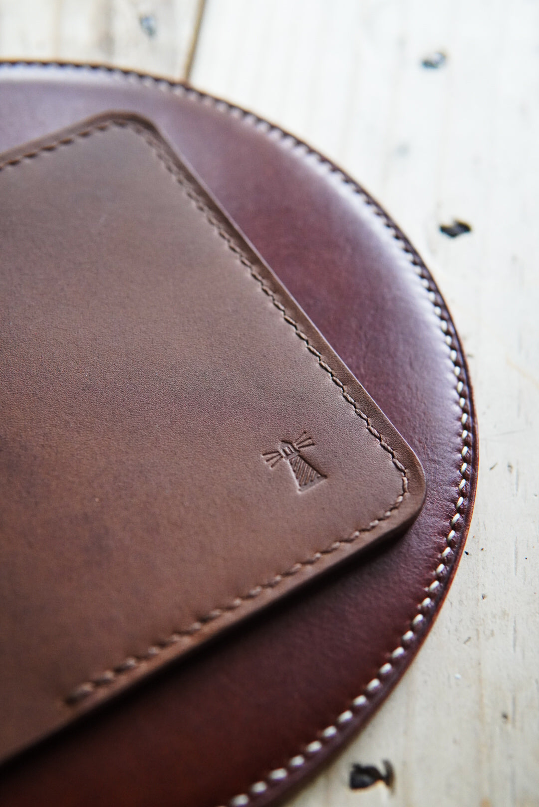 Nami Minimalist Bifold - Pueblo and Minerva