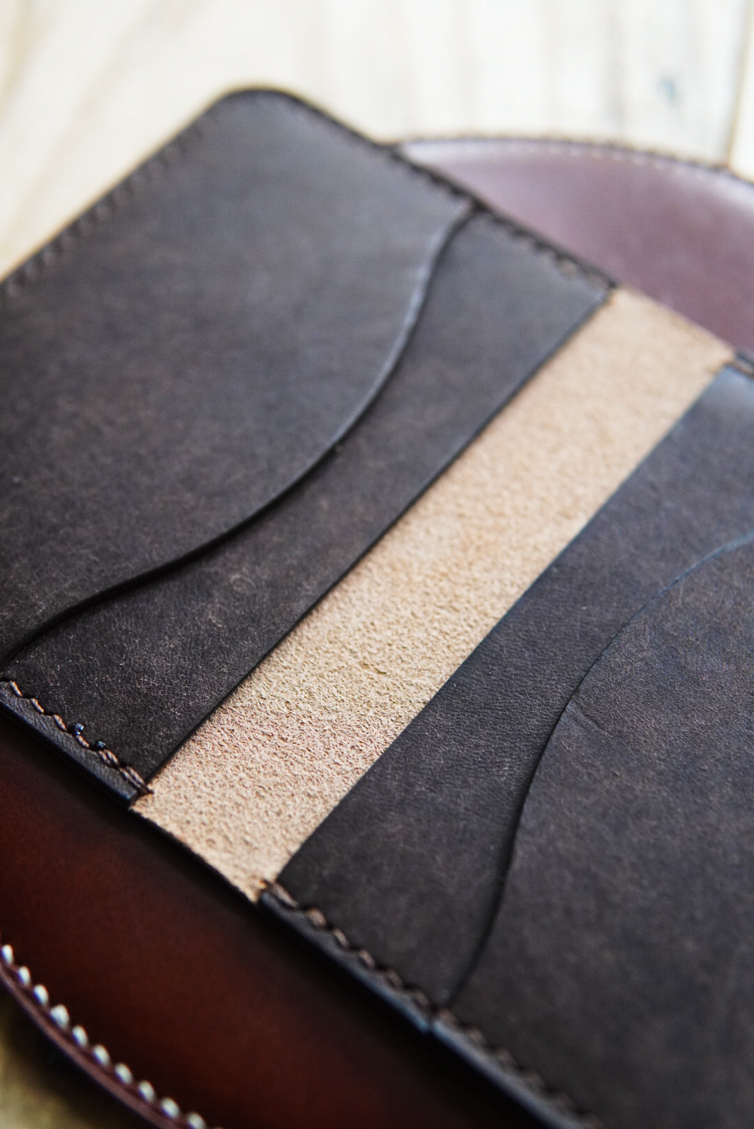 Nami Minimalist Bifold - Pueblo and Minerva