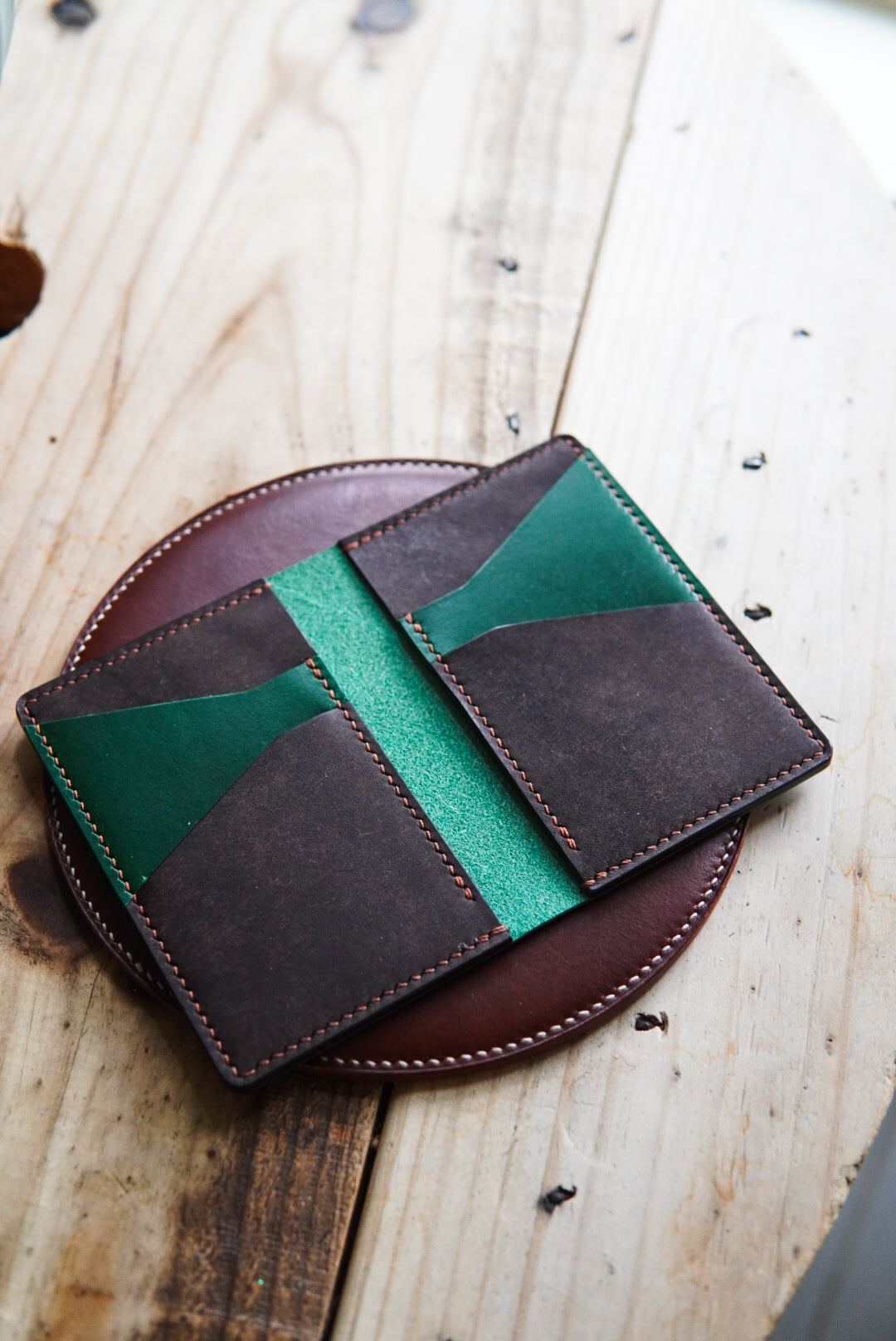 Beacon Vertical Bifold - Butter and Pueblo