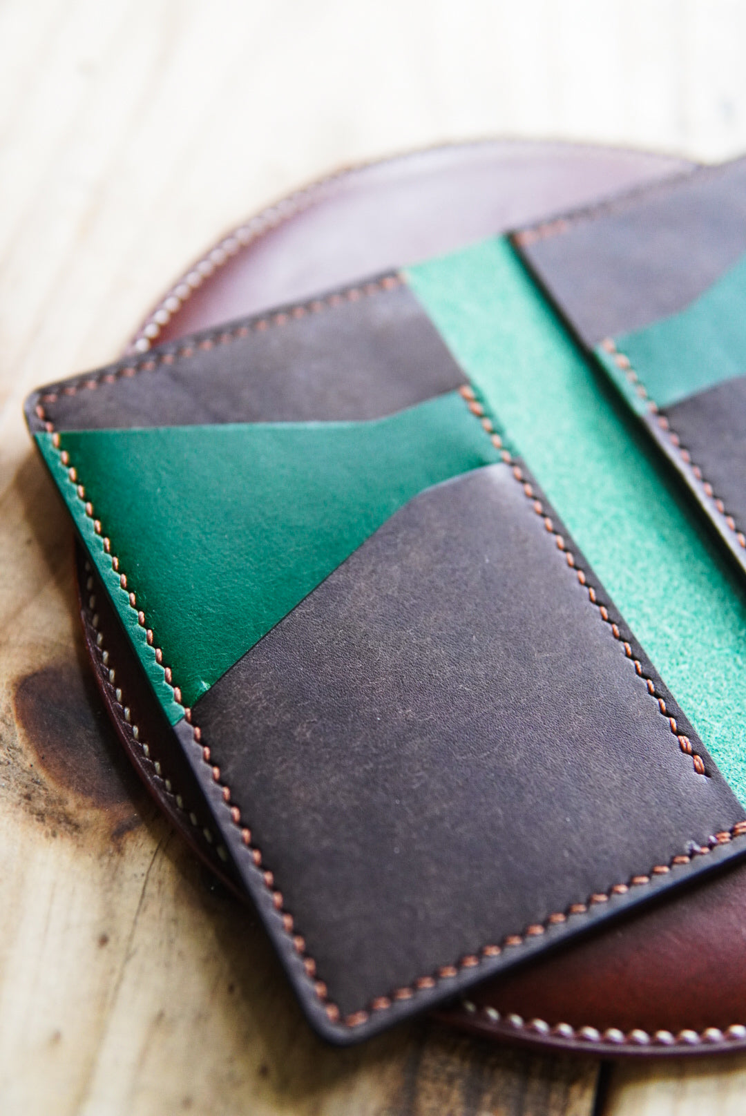 Beacon Vertical Bifold - Butter and Pueblo