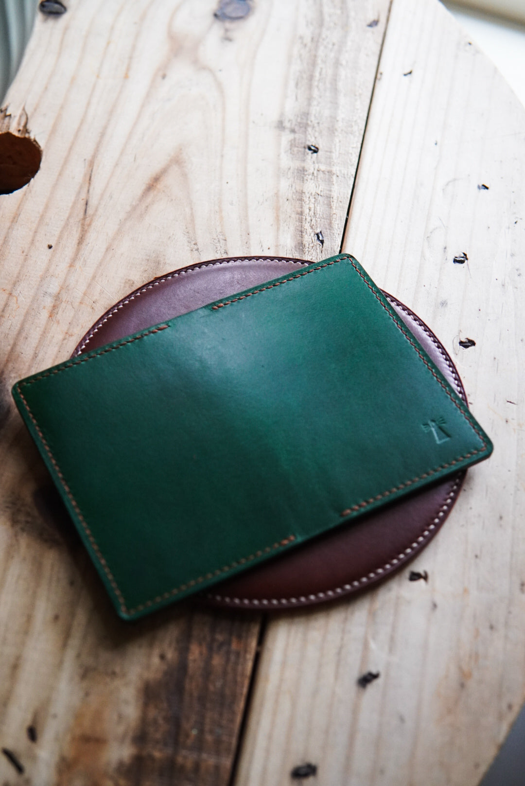 Beacon Vertical Bifold - Butter and Pueblo