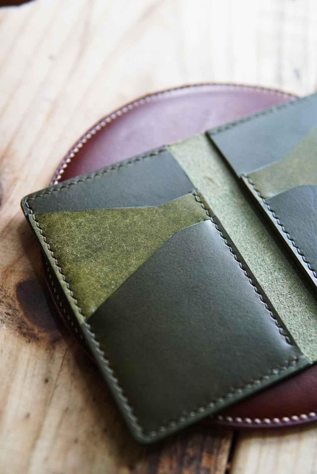 Beacon Vertical Bifold - Butter and Pueblo