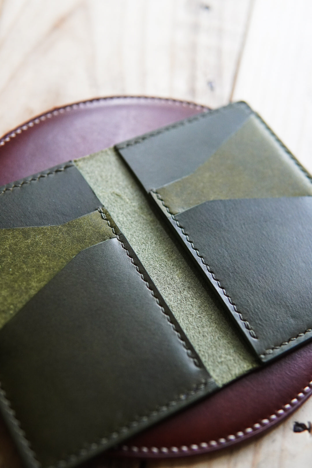 Beacon Vertical Bifold - Butter and Pueblo