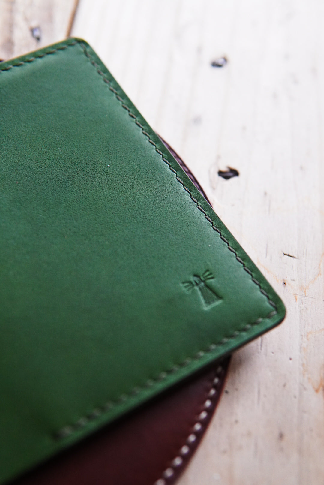 Beacon Vertical Bifold - Butter and Pueblo