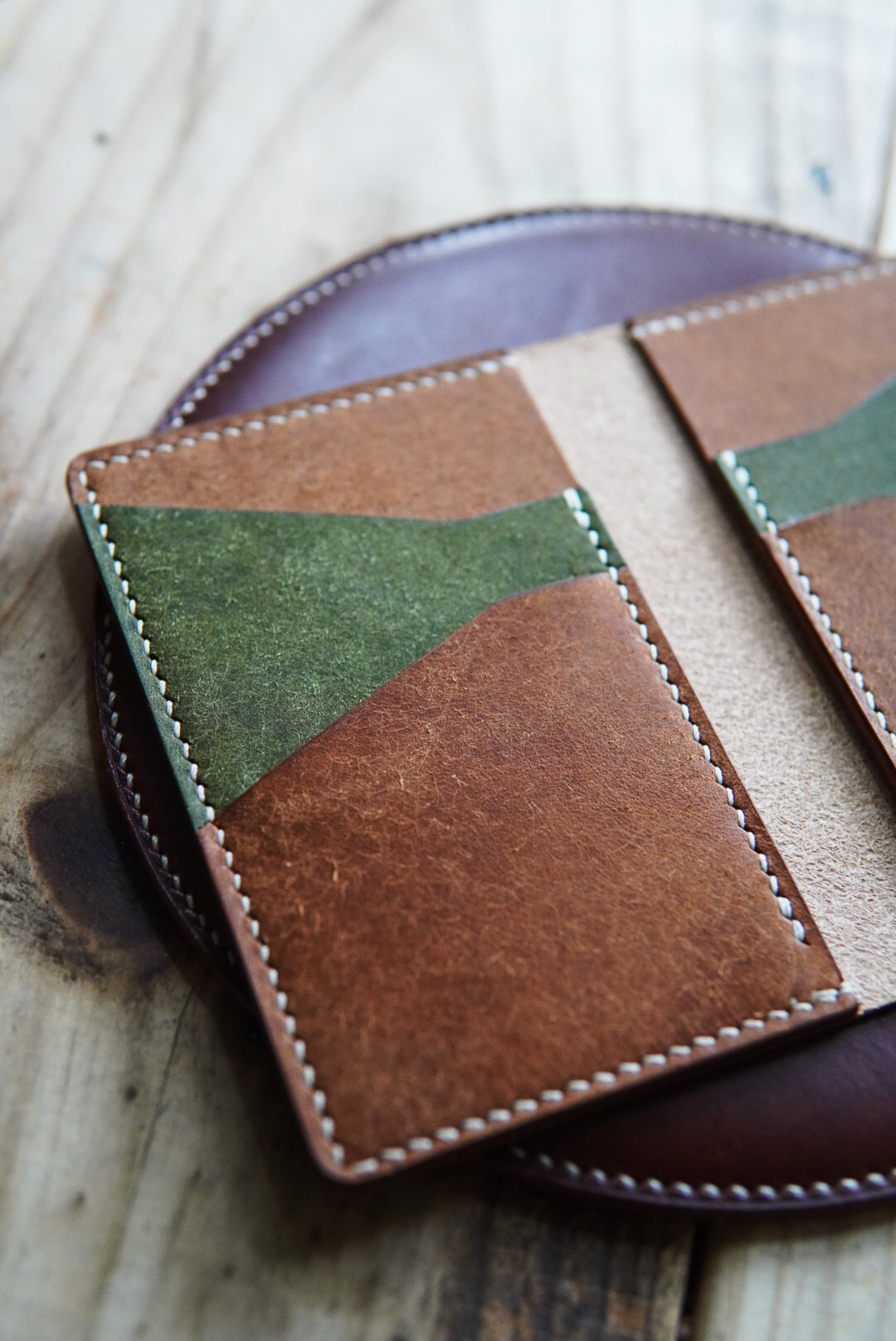 Beacon Vertical Bifold - Butter and Pueblo