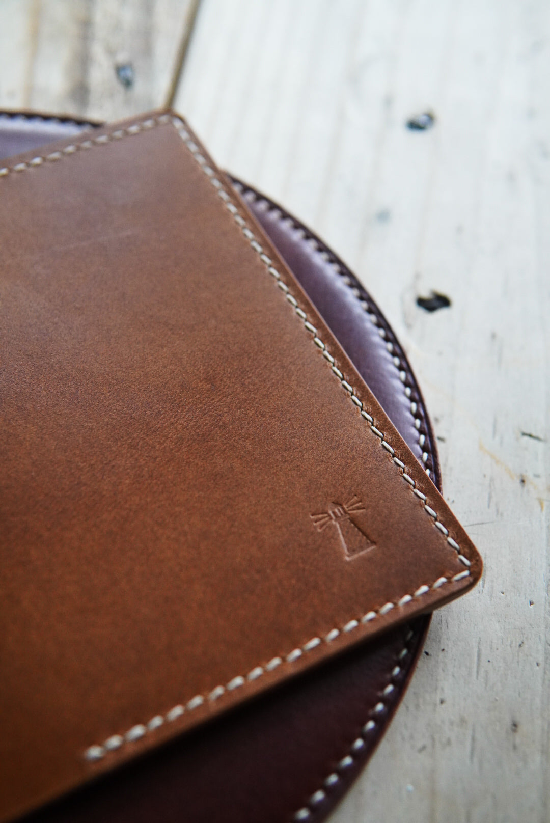 Beacon Vertical Bifold - Butter and Pueblo