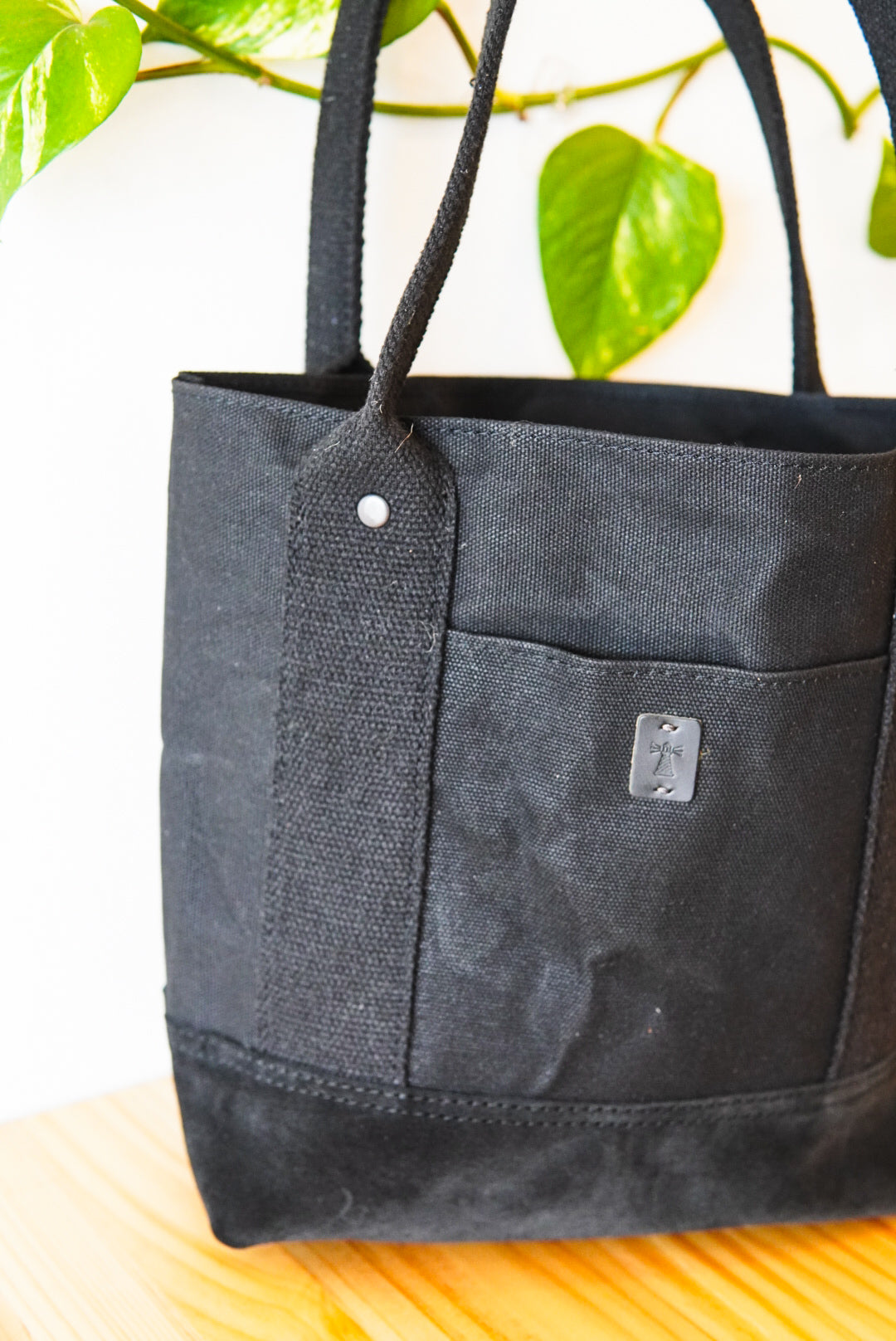 Lightkeeper Tote - Black